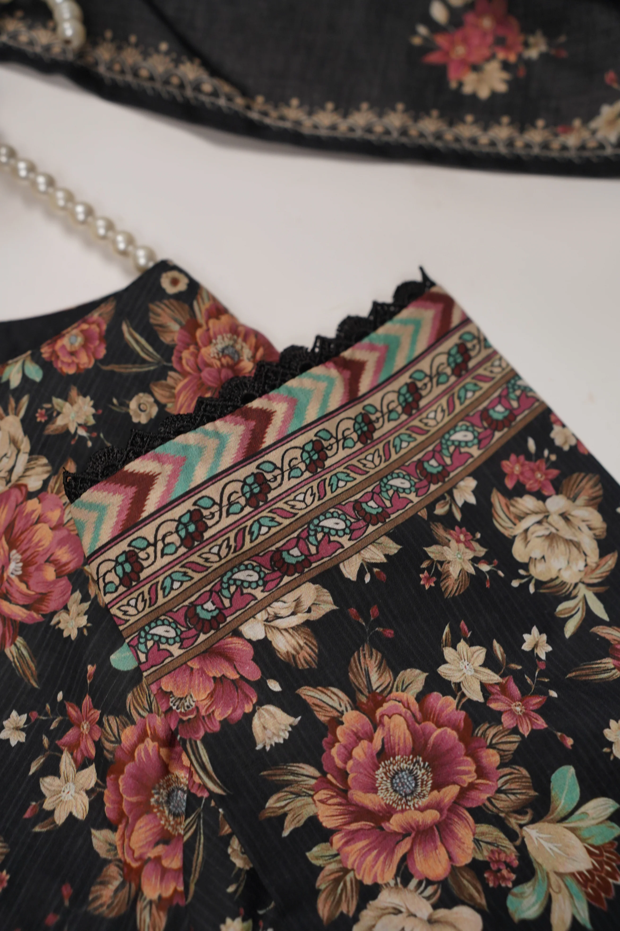 Bin Saeed - FARSHI -Exclusive Printed 3PC Collection RB-02 - Image 4