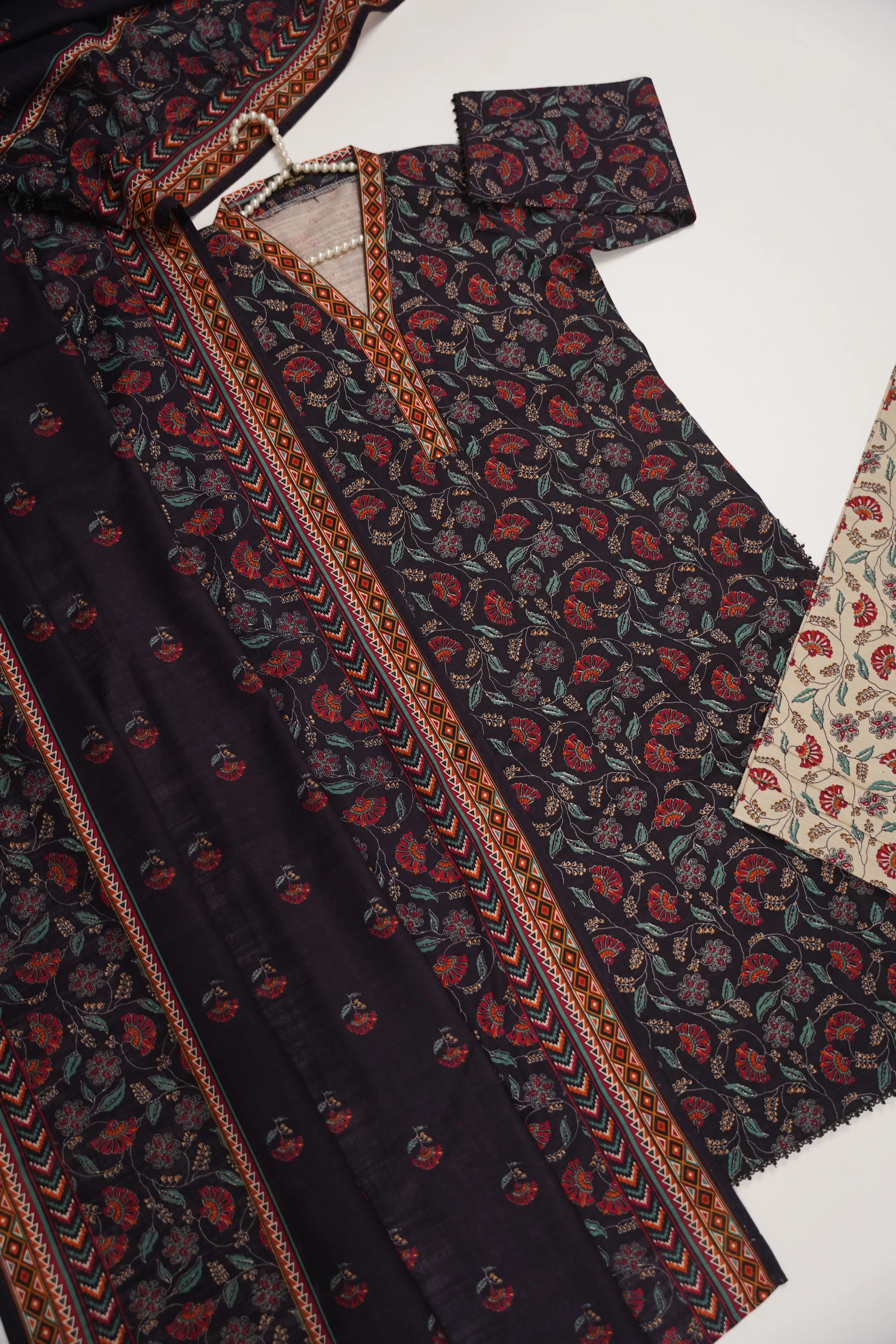 Original Bin Saeed Khaddar 3 PCS Collection HB-02 - Image 9