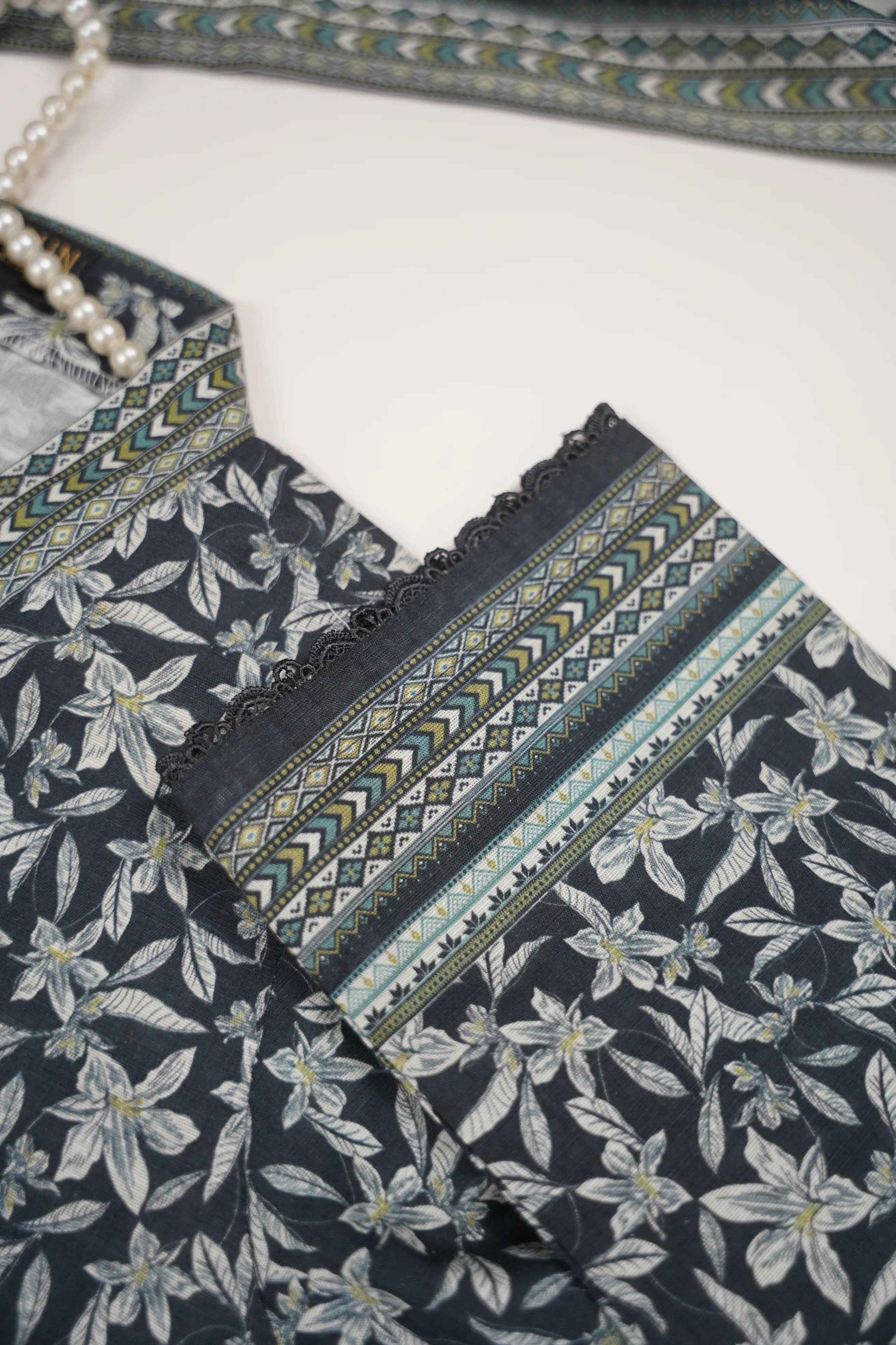 Original Bin Saeed Khaddar 3 PCS Collection HB-03 - Image 4