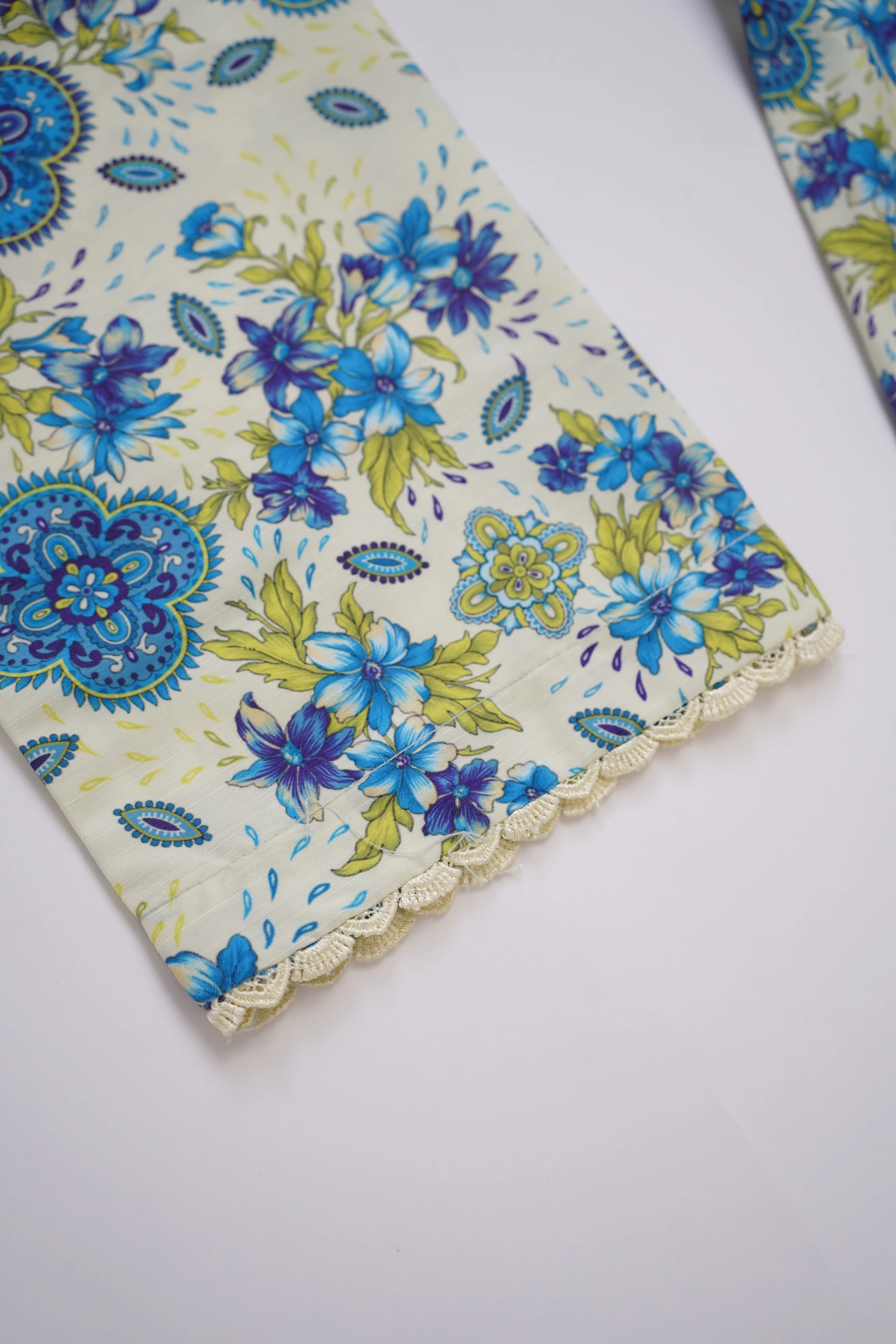 Khaddar Floral Printed 2pcs A-Line Maxi Collection KFP--04 - Image 4