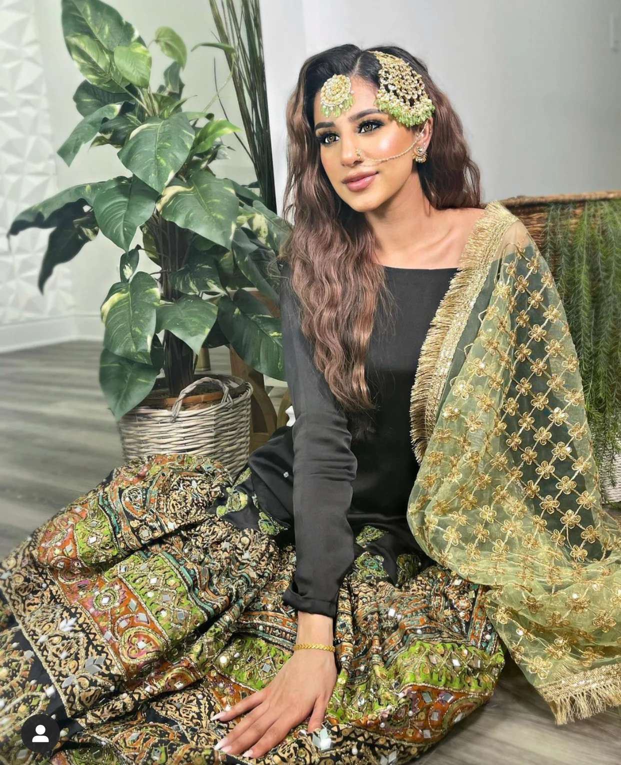 PRE ORDER (READY IN 10 WEEKS) MEHNDI GARARA 3PCS DRESS - Image 3