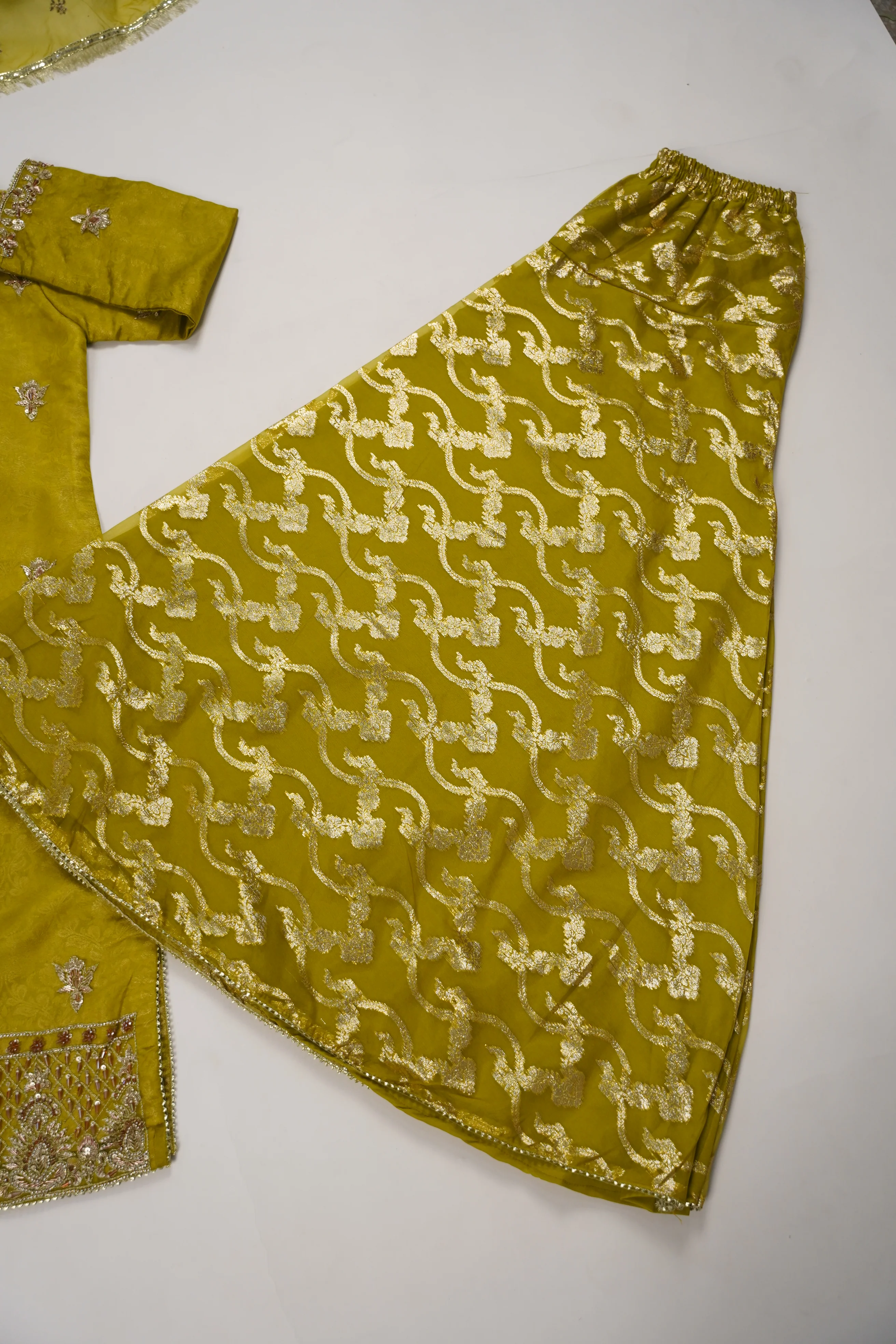 Noor-e-Fishan Exclusive Wedding wear Collection CM-01 - Image 10