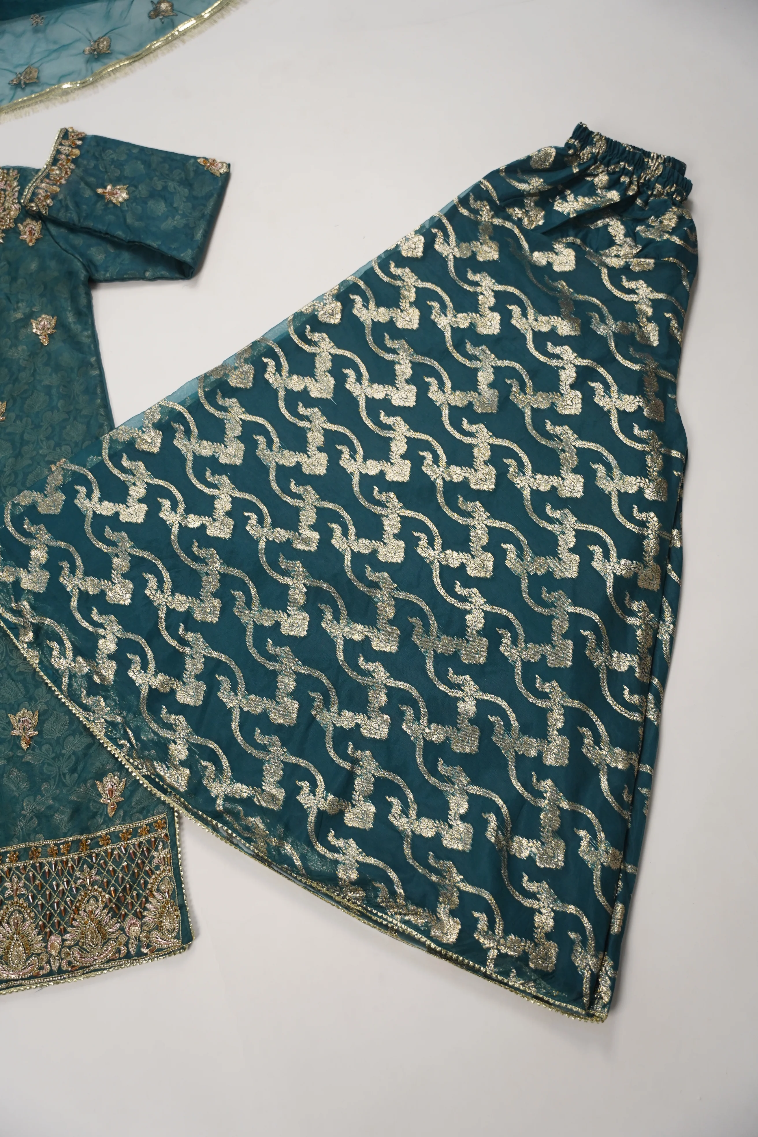 Noor-e-Fishan Exclusive Wedding wear Collection CM-04 - Image 10