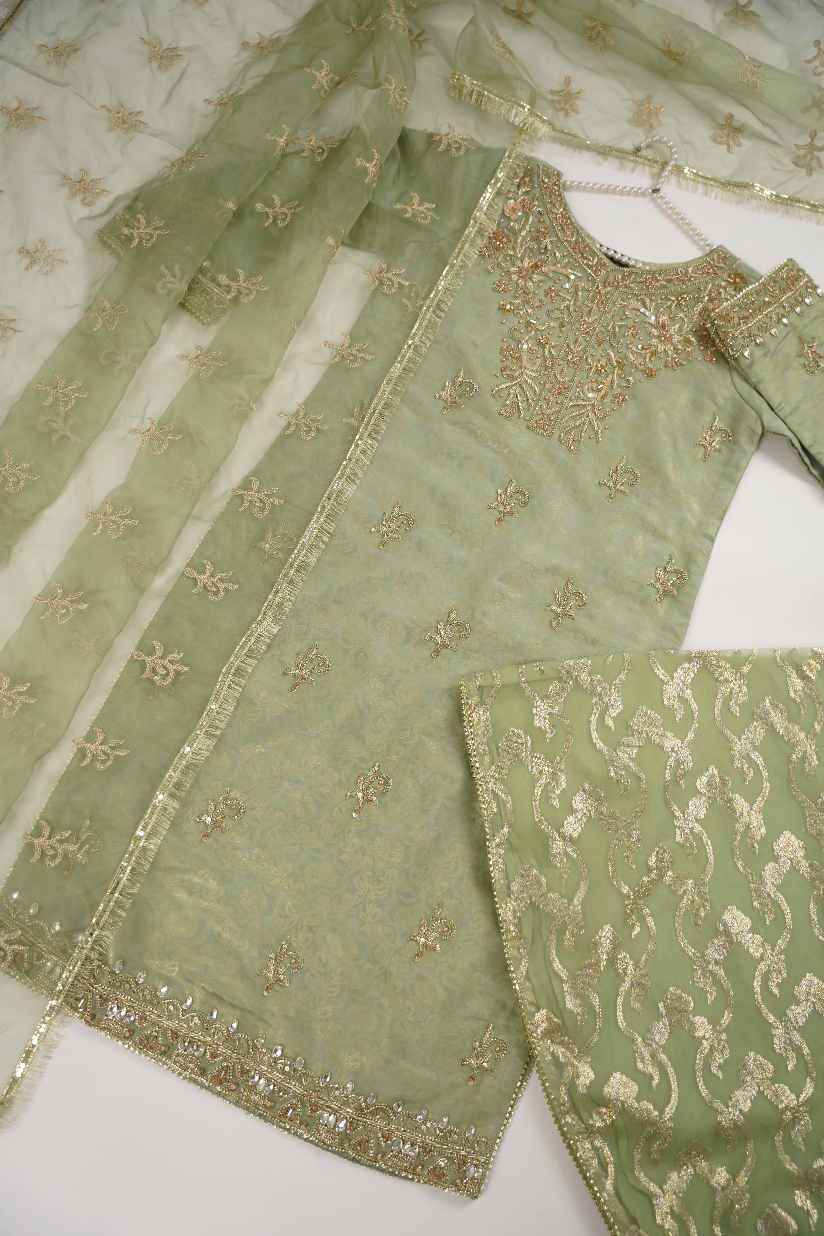 Noor-e-Fishan Exclusive Wedding wear Collection ZB-01 - Image 11