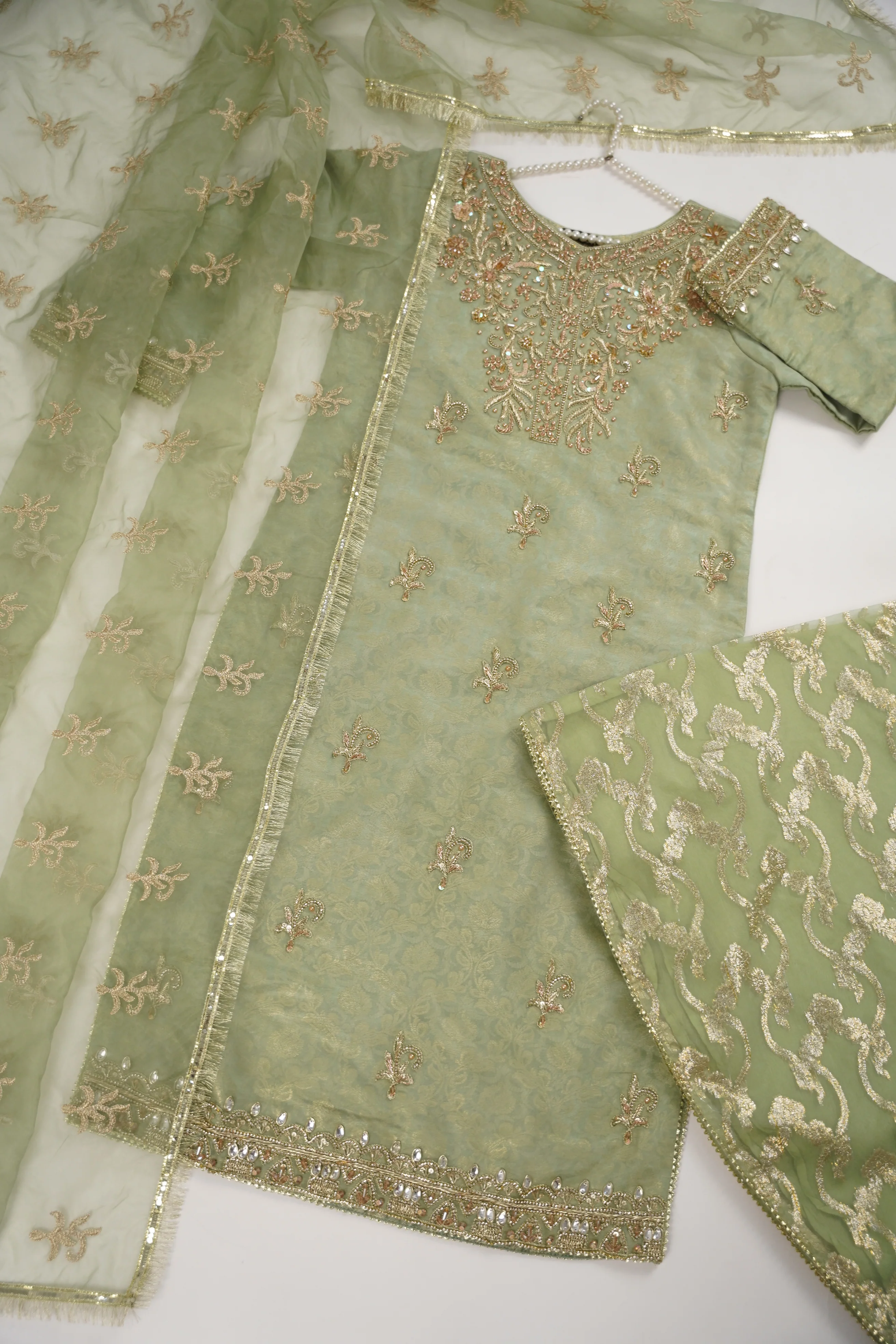 Noor-e-Fishan Exclusive Wedding wear Collection ZB-01 - Image 6