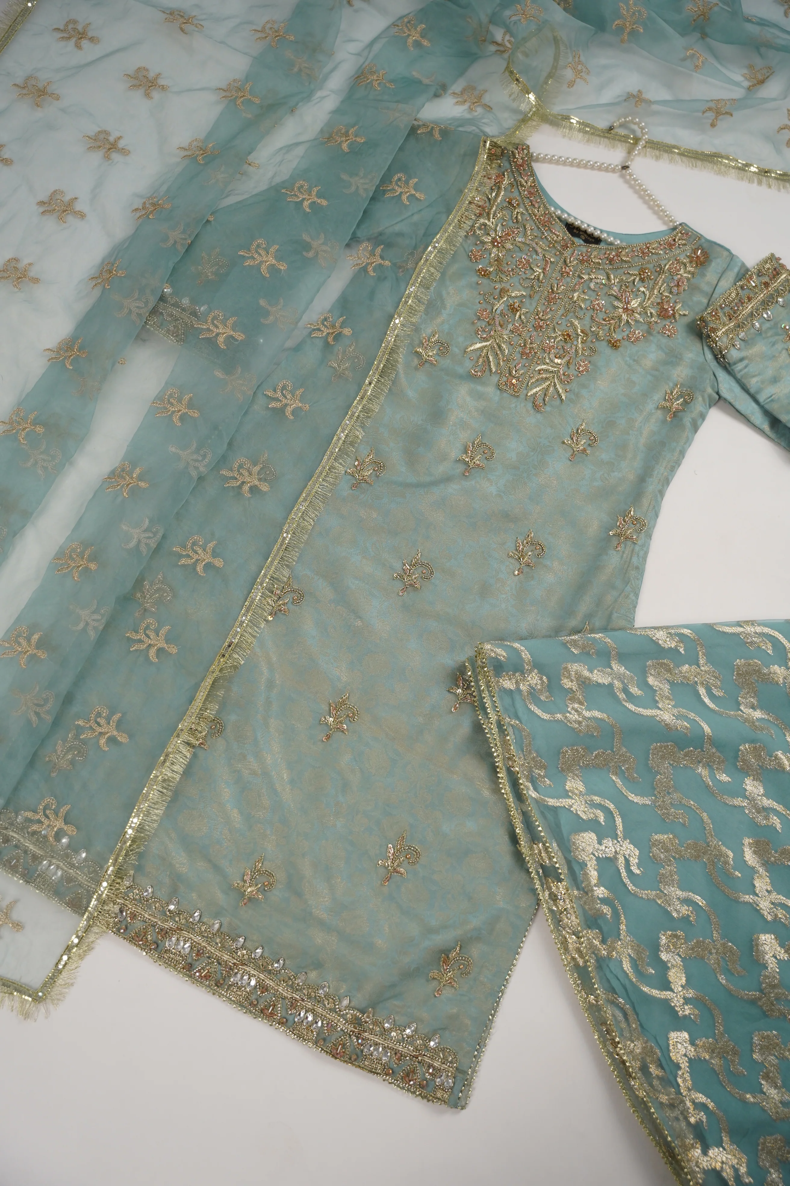 Noor-e-Fishan Exclusive Wedding wear Collection ZB-02 - Image 11