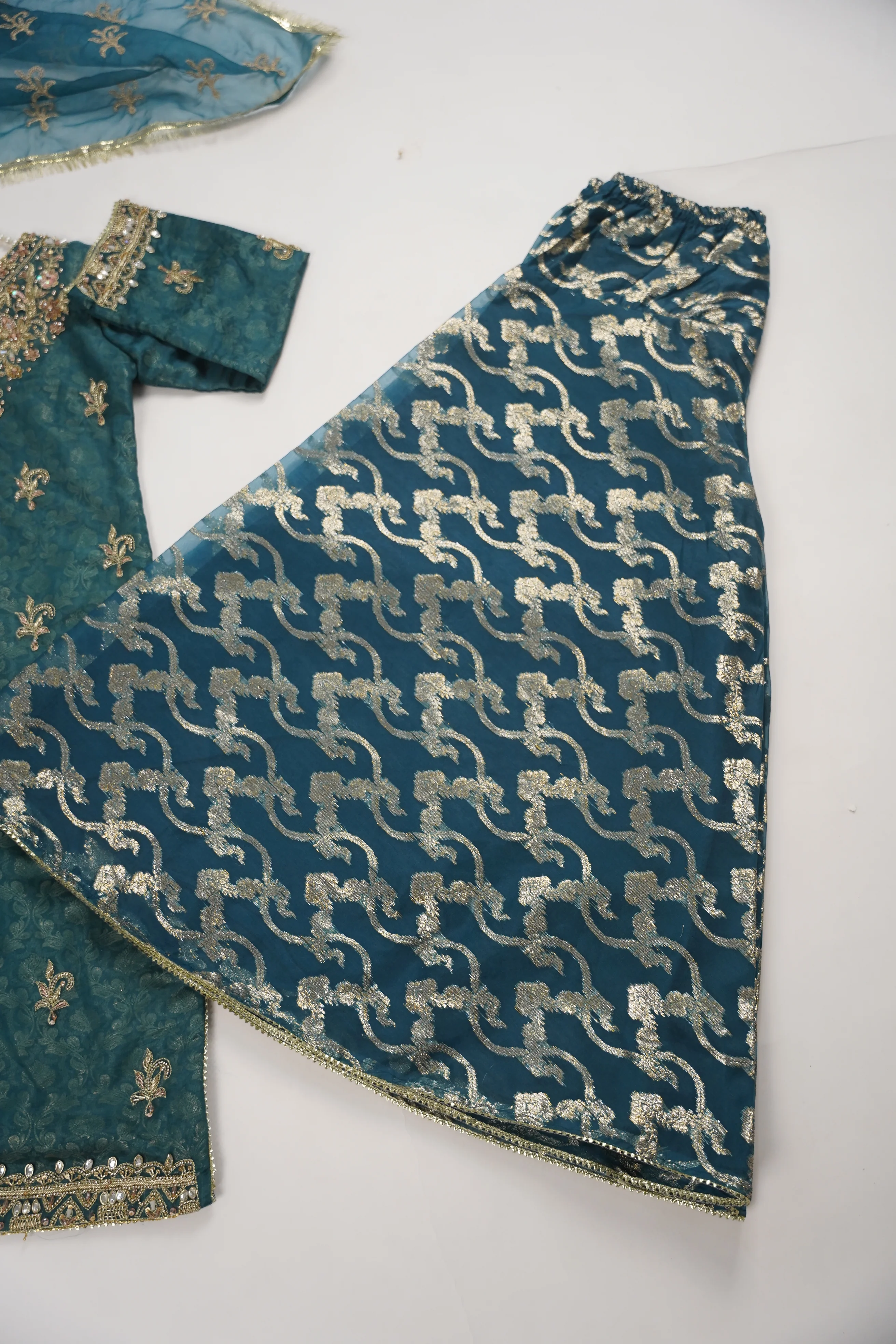 Noor-e-Fishan Exclusive Wedding wear Collection ZB-03 - Image 9