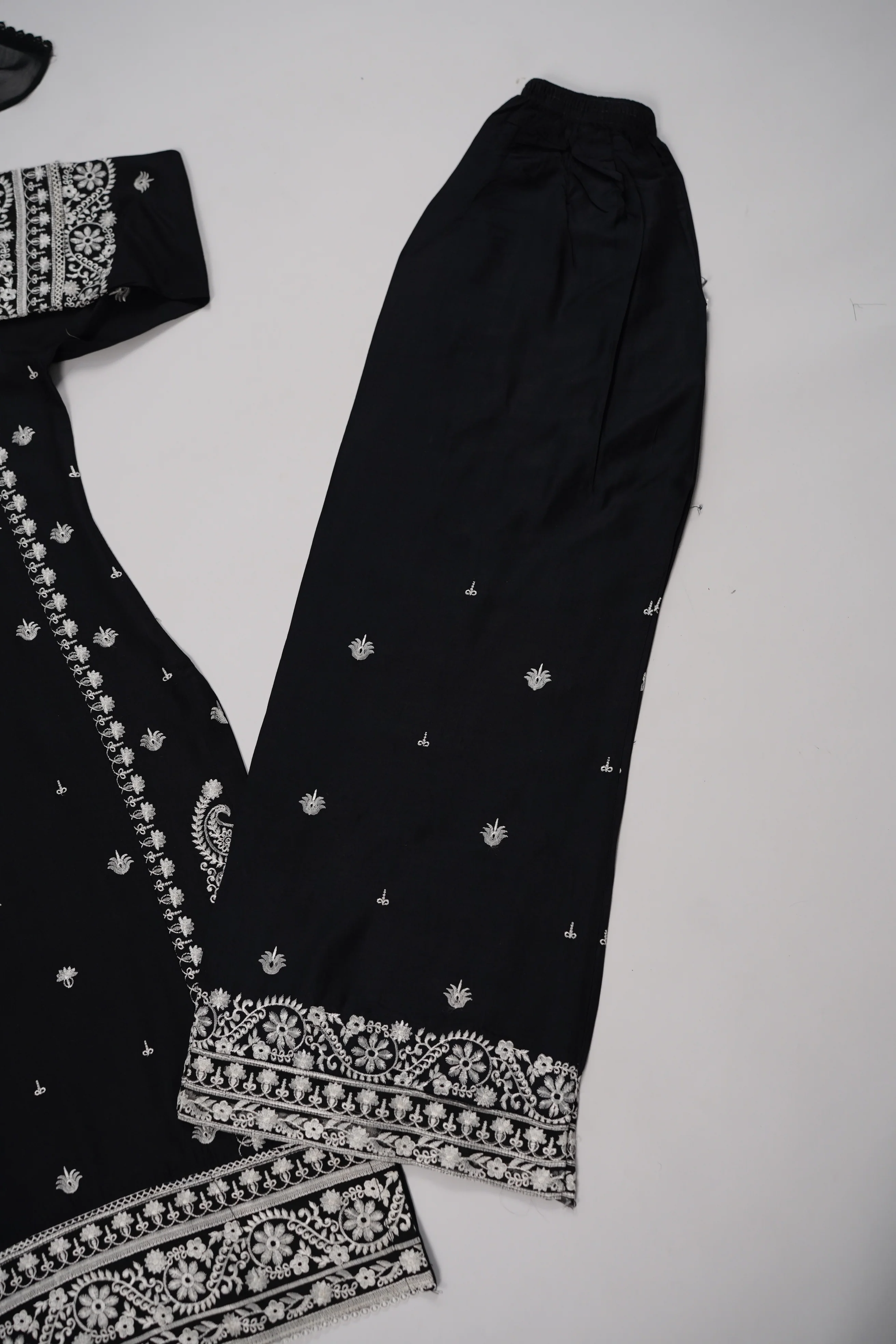 Rang-e-Noor Eid Collection UB-24 - Image 7