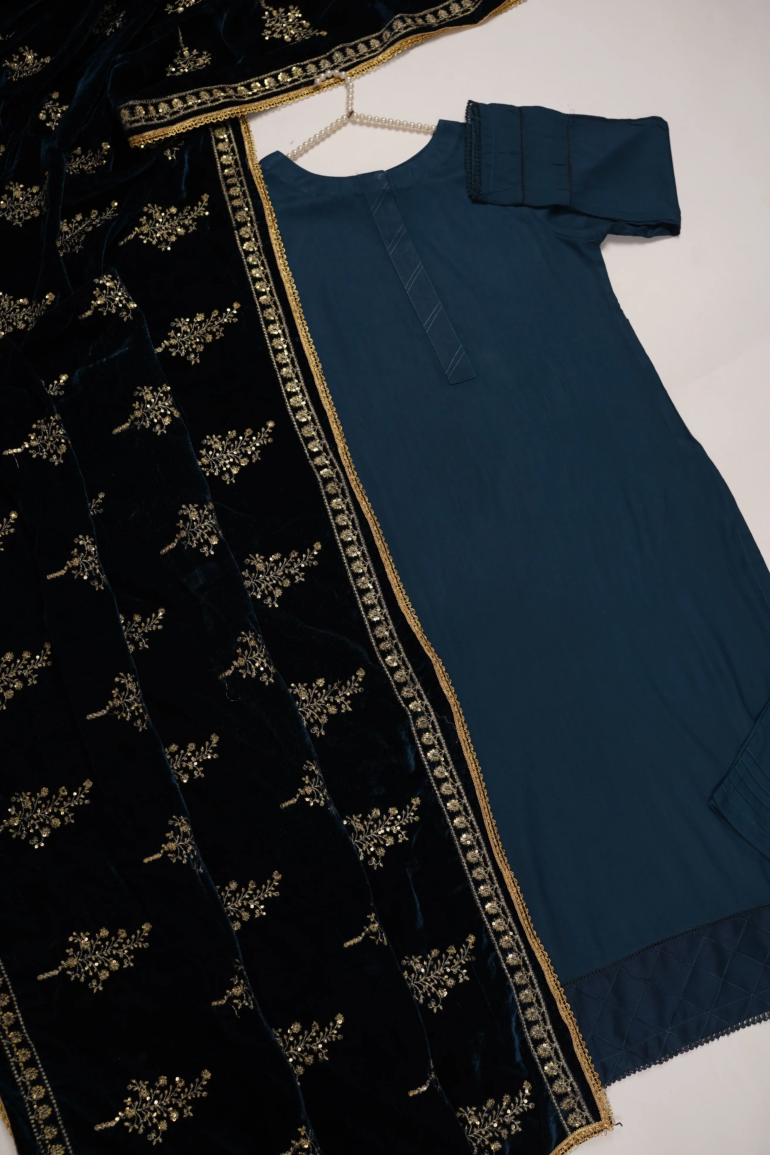 Shagun Linen Collection With Velvet Shawl YT-04 - Image 10