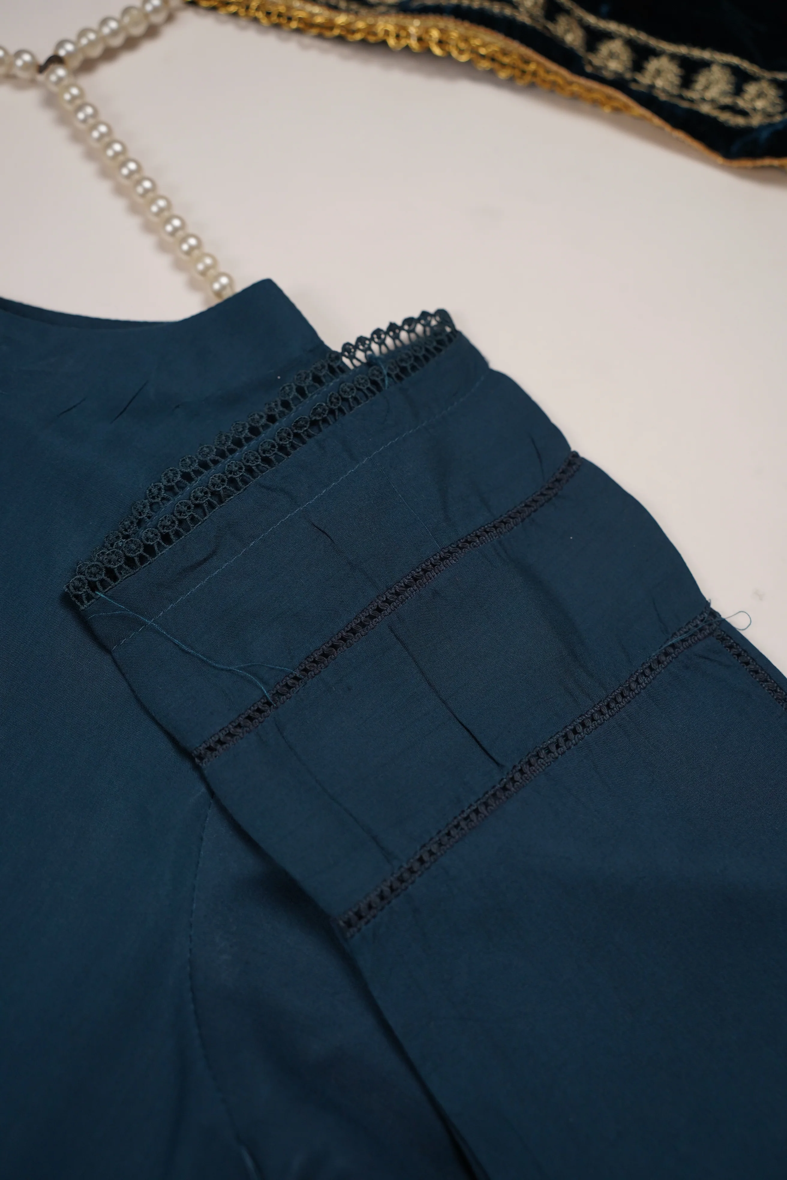 Shagun Linen Collection With Velvet Shawl YT-04 - Image 4