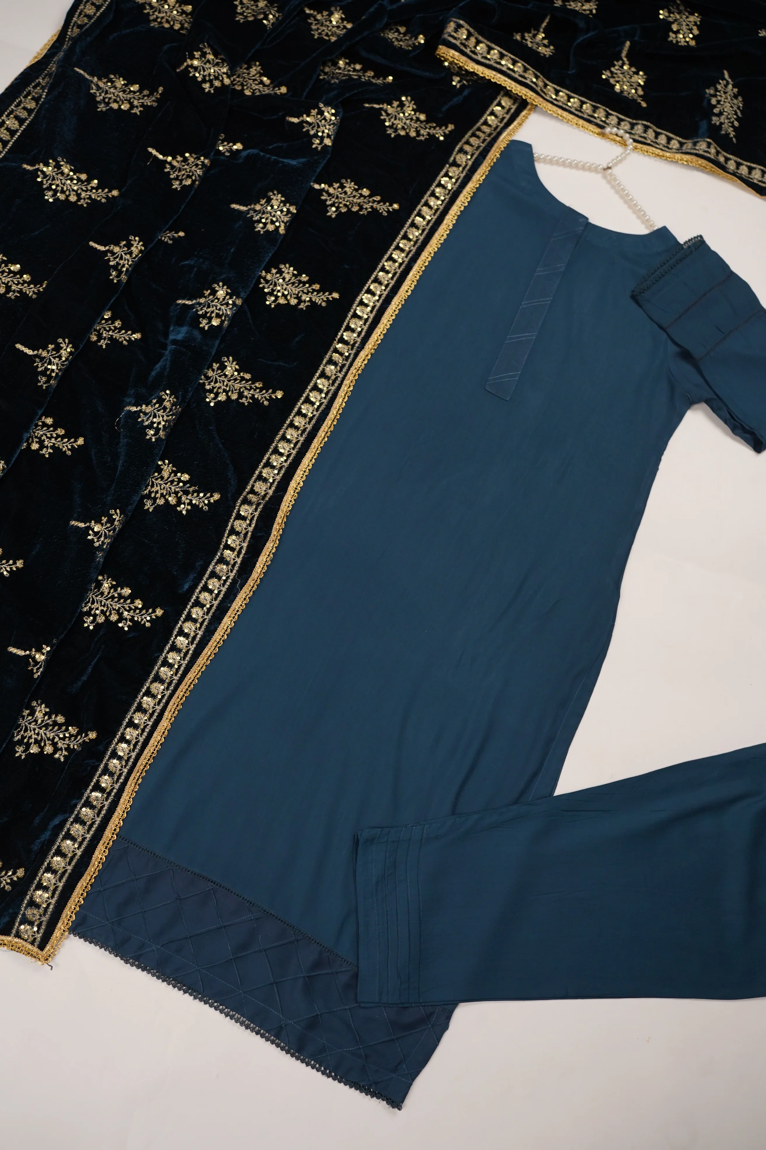 Shagun Linen Collection With Velvet Shawl YT-04 - Image 6