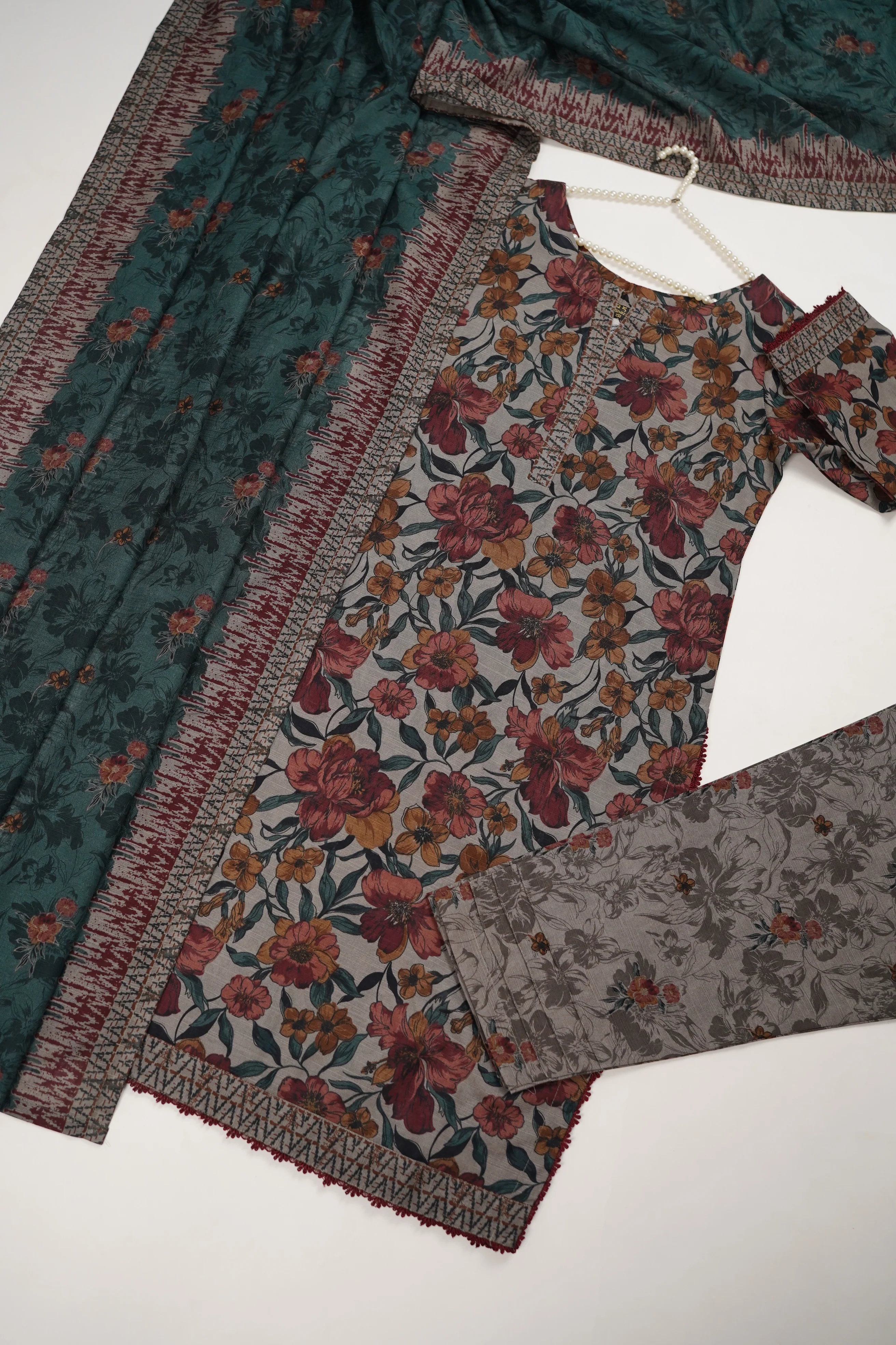 Original Tawakal khaddar 3pc collection MN-04 - Image 6