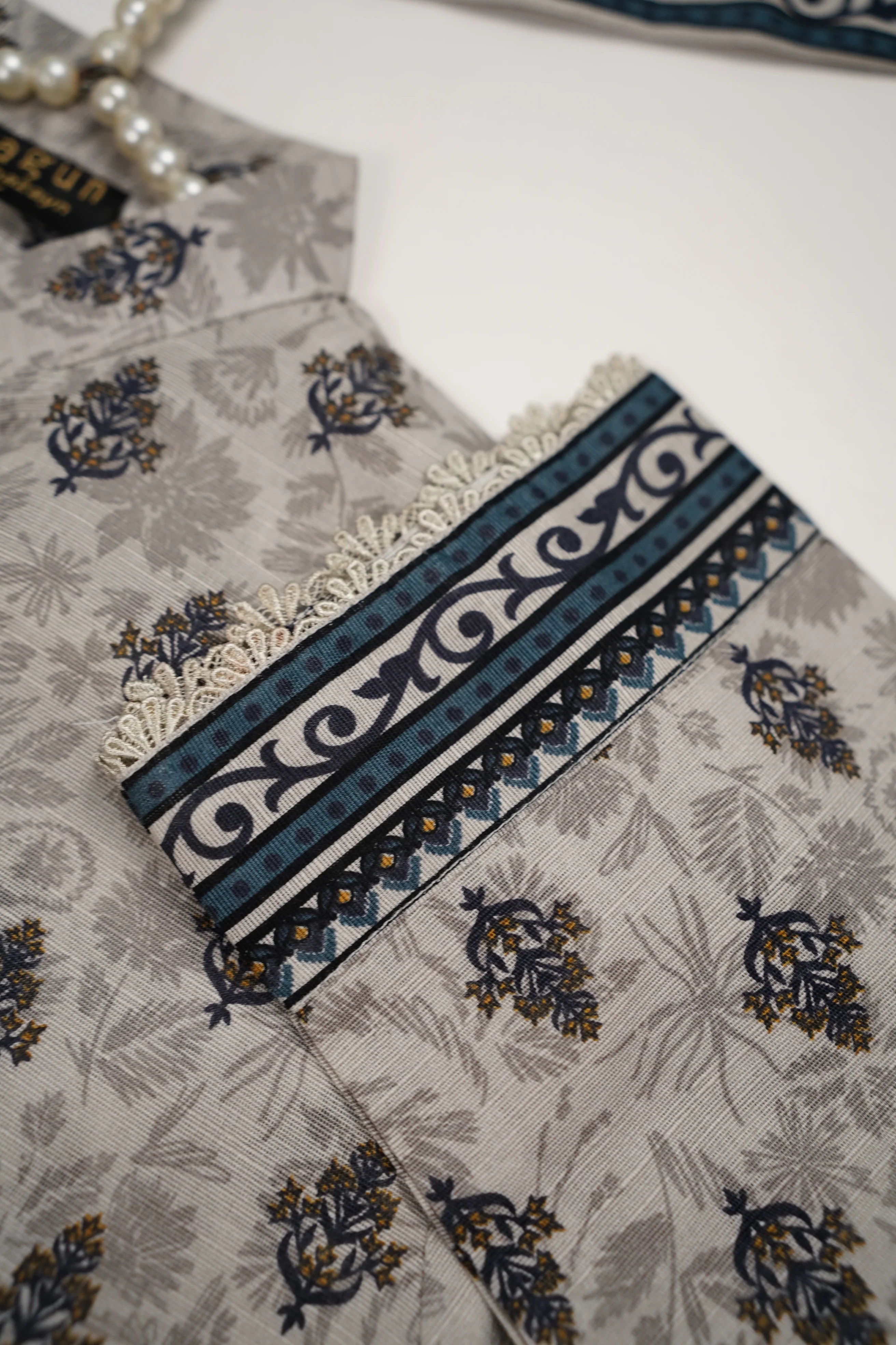 Original Tawakal khaddar 3pc collection MN-07 - Image 4